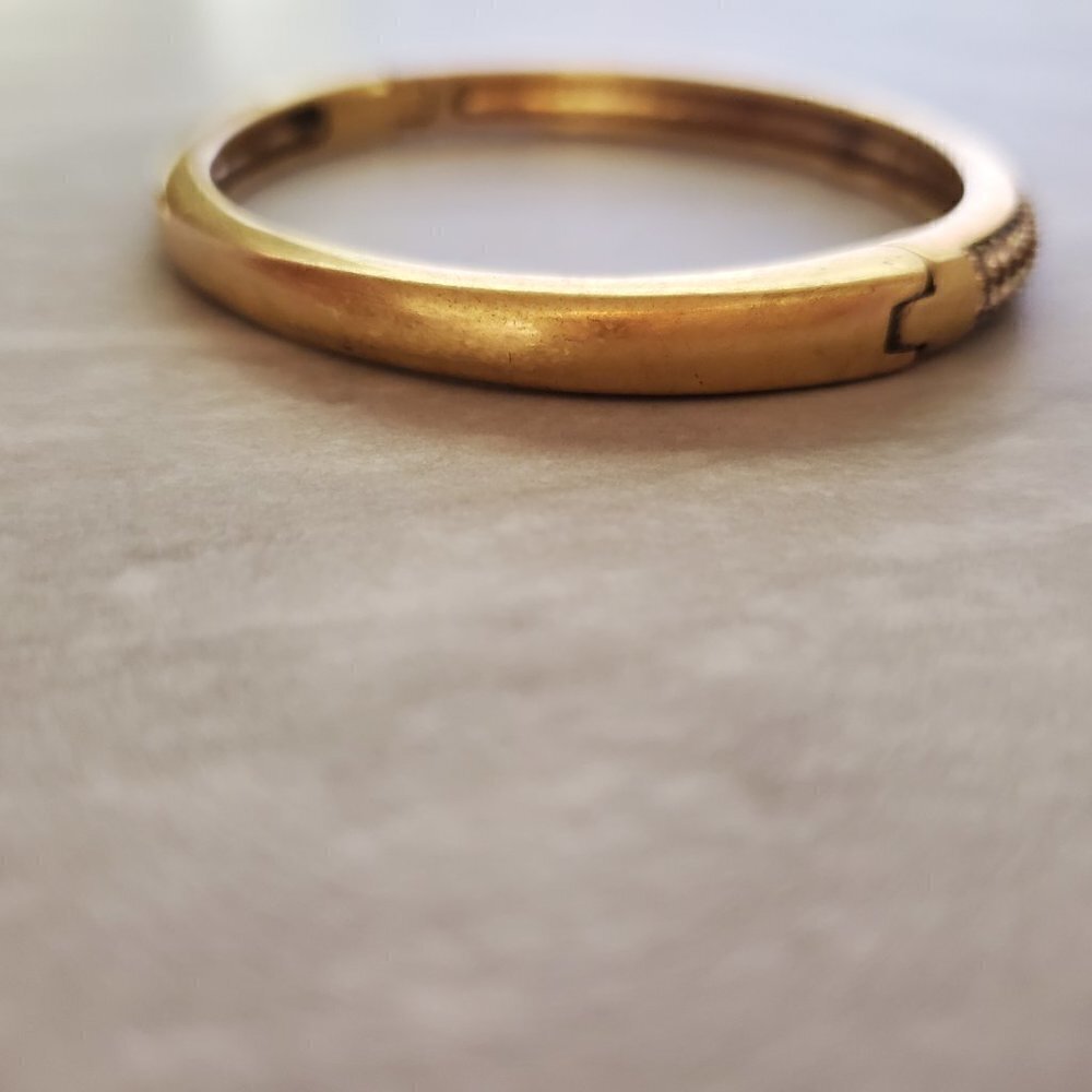 ✨ J.Crew Rhinestone Crystal Pave Antiqued Distressed hinged Bangle ✨ - Picture 5 of 9